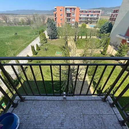 Quiet With A View! Апартамент