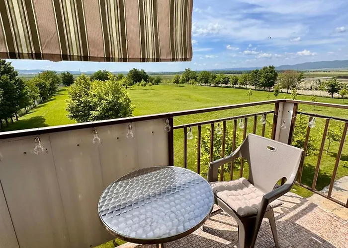 Quiet With A View! * Slantschew brjag