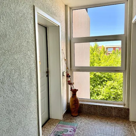 Quiet With A View! * Slantschew brjag